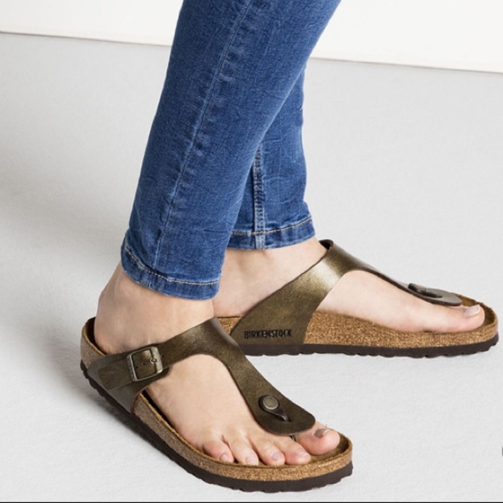 Birkenstock // Brown Gizeh Sandals